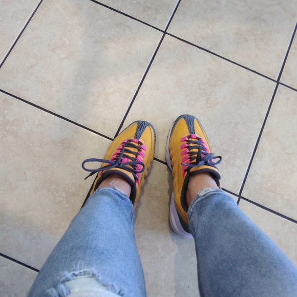 Nike Air Max - Picture 2 of 6